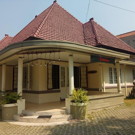 Doeloerkoe Homestay Solo Exterior foto