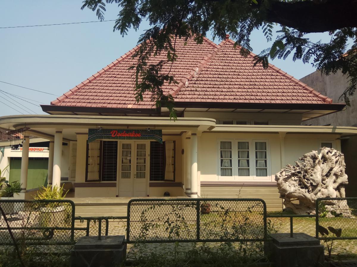 Doeloerkoe Homestay Solo Exterior foto